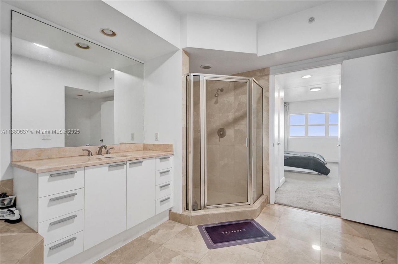 14951 Royal Oaks Ln, Unit 1704, North Miami, FL 33181 Photo