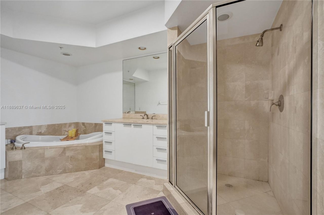 14951 Royal Oaks Ln, Unit 1704, North Miami, FL 33181 Photo