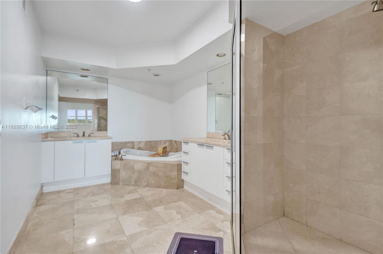 14951 Royal Oaks Ln, Unit 1704, North Miami, FL 33181 Photo