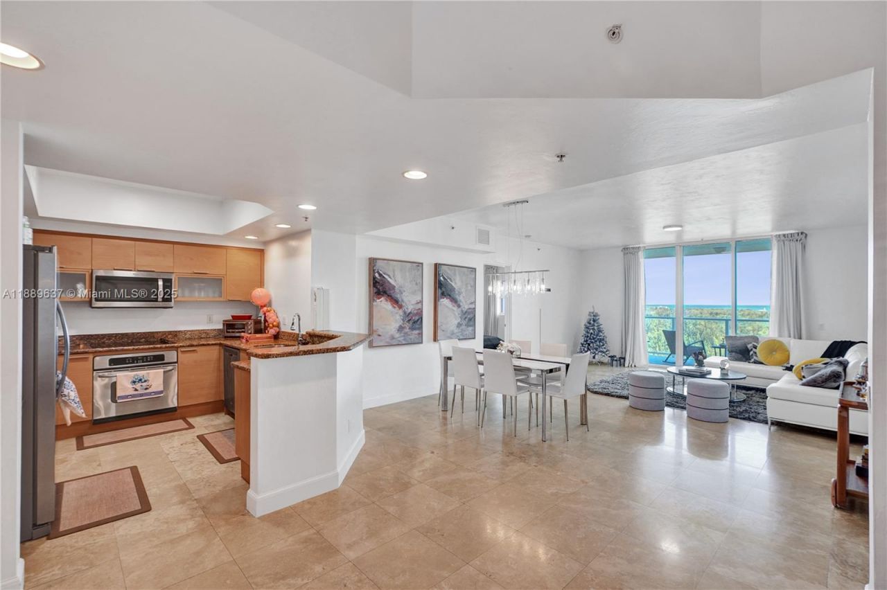 14951 Royal Oaks Ln, Unit 1704, North Miami, FL 33181 Photo