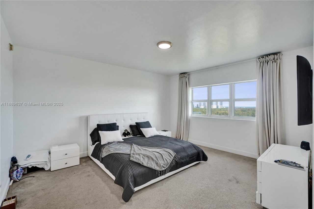 14951 Royal Oaks Ln, Unit 1704, North Miami, FL 33181 Photo