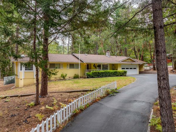 310 Surrey Drive, Grants Pass, OR 97526