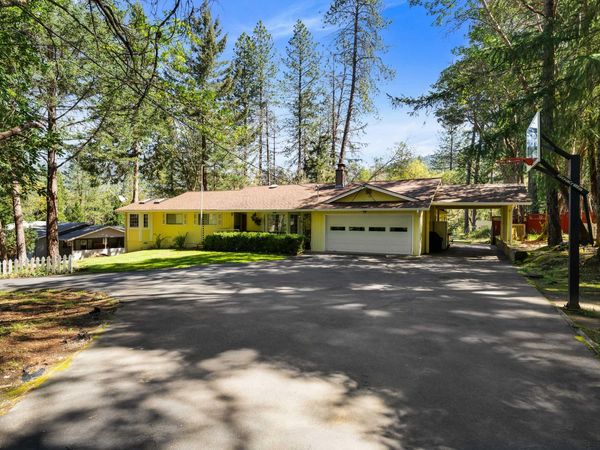 310 Surrey Drive, Grants Pass, OR 97526