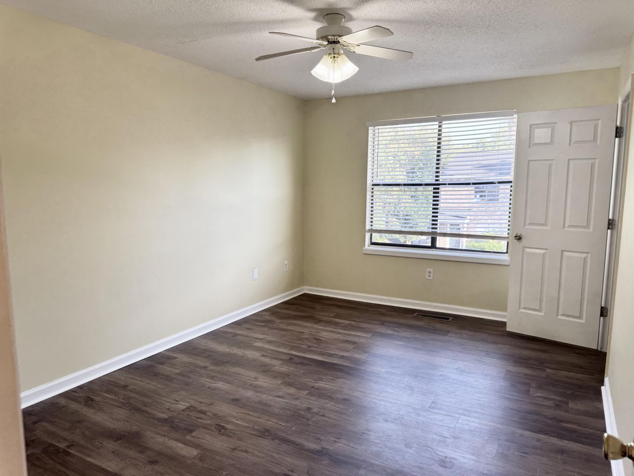 1910 Tropicana Road Photo 10