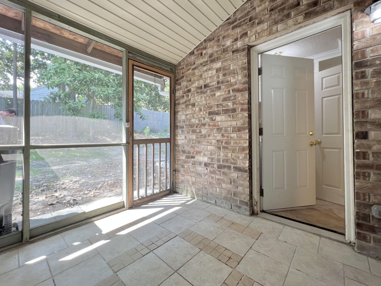 1910 Tropicana Road Photo 11