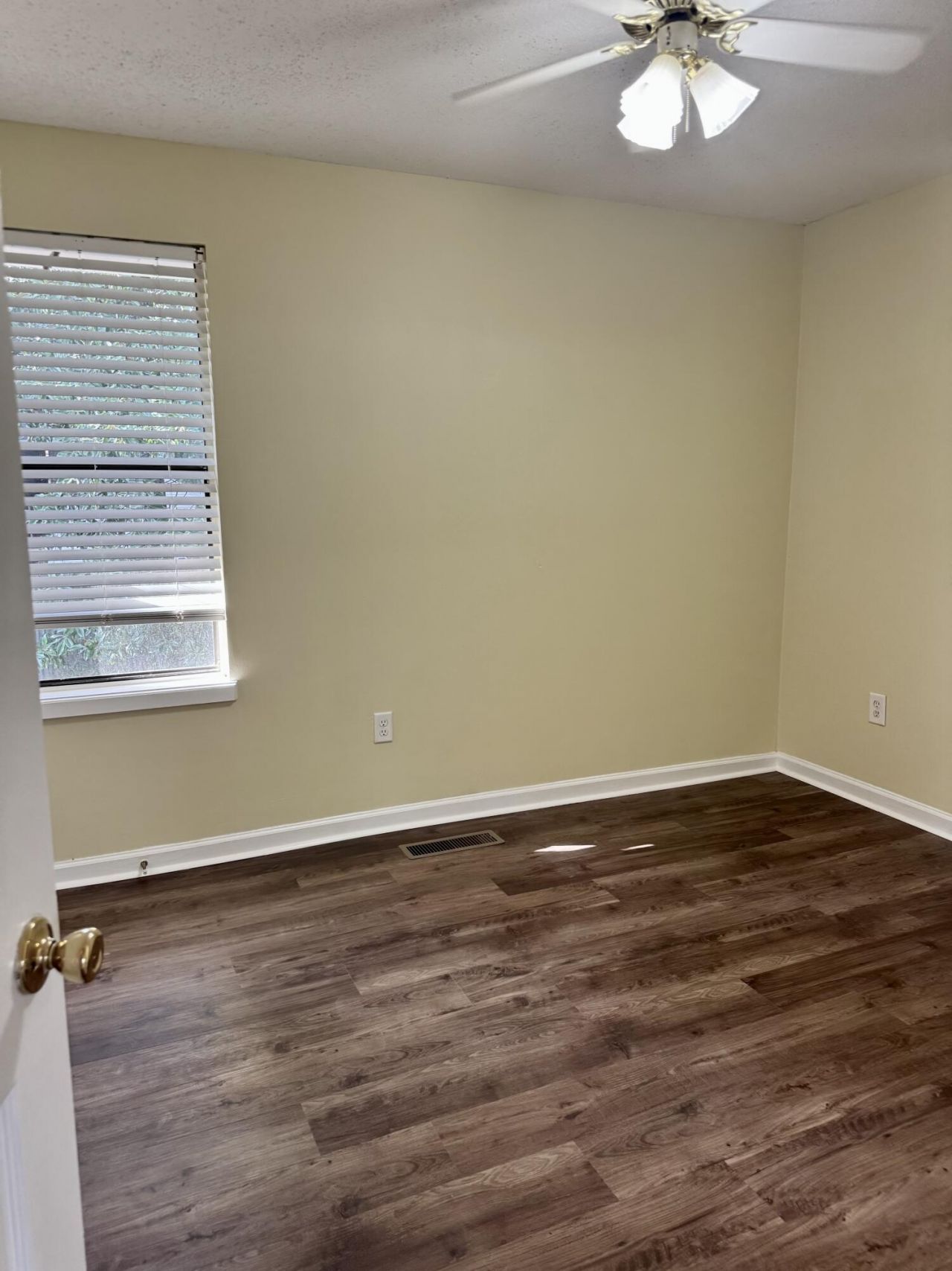 1910 Tropicana Road Photo 7