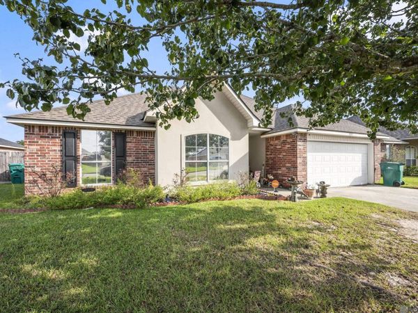 12819 Bonnie Bleu Dr, Denham Springs, LA 70726