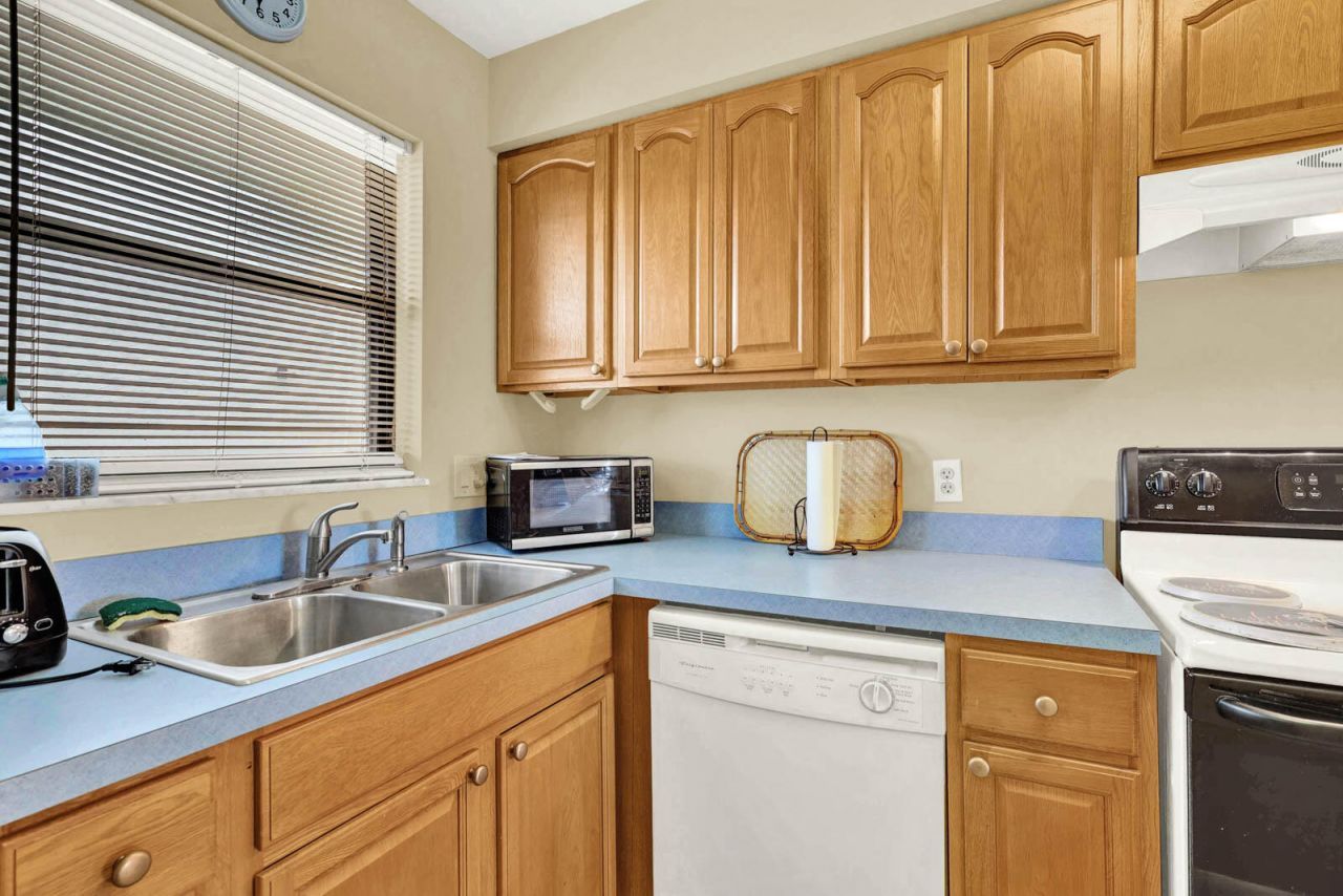 1300 Seaway Dr, Unit E 5, Fort Pierce, FL 34949 Photo