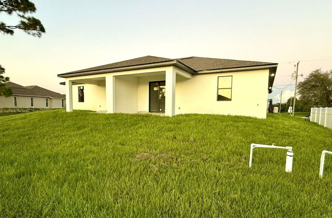 1041/1043 Albany Avenue, Lehigh Acres, FL 33971 Photo