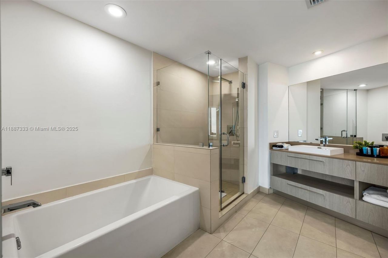 4111 S Ocean Dr, Unit LPH1, Hollywood, FL 33019 Photo