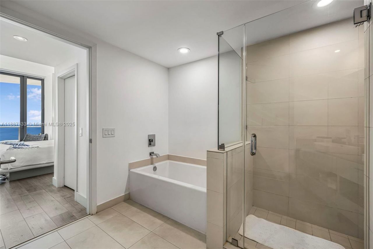 4111 S Ocean Dr, Unit LPH1, Hollywood, FL 33019 Photo