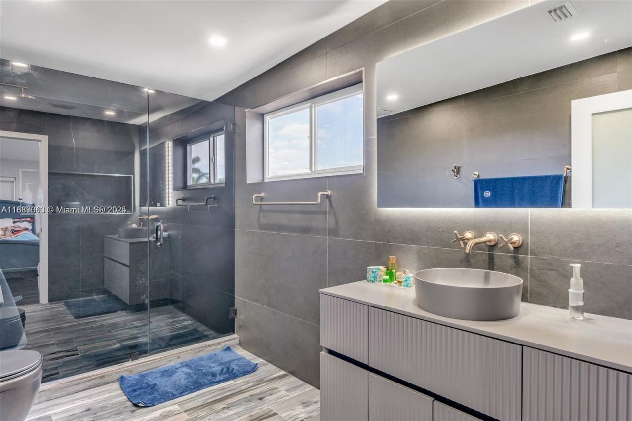 67 N Bounty Ln, Key Largo, FL 33037 Photo