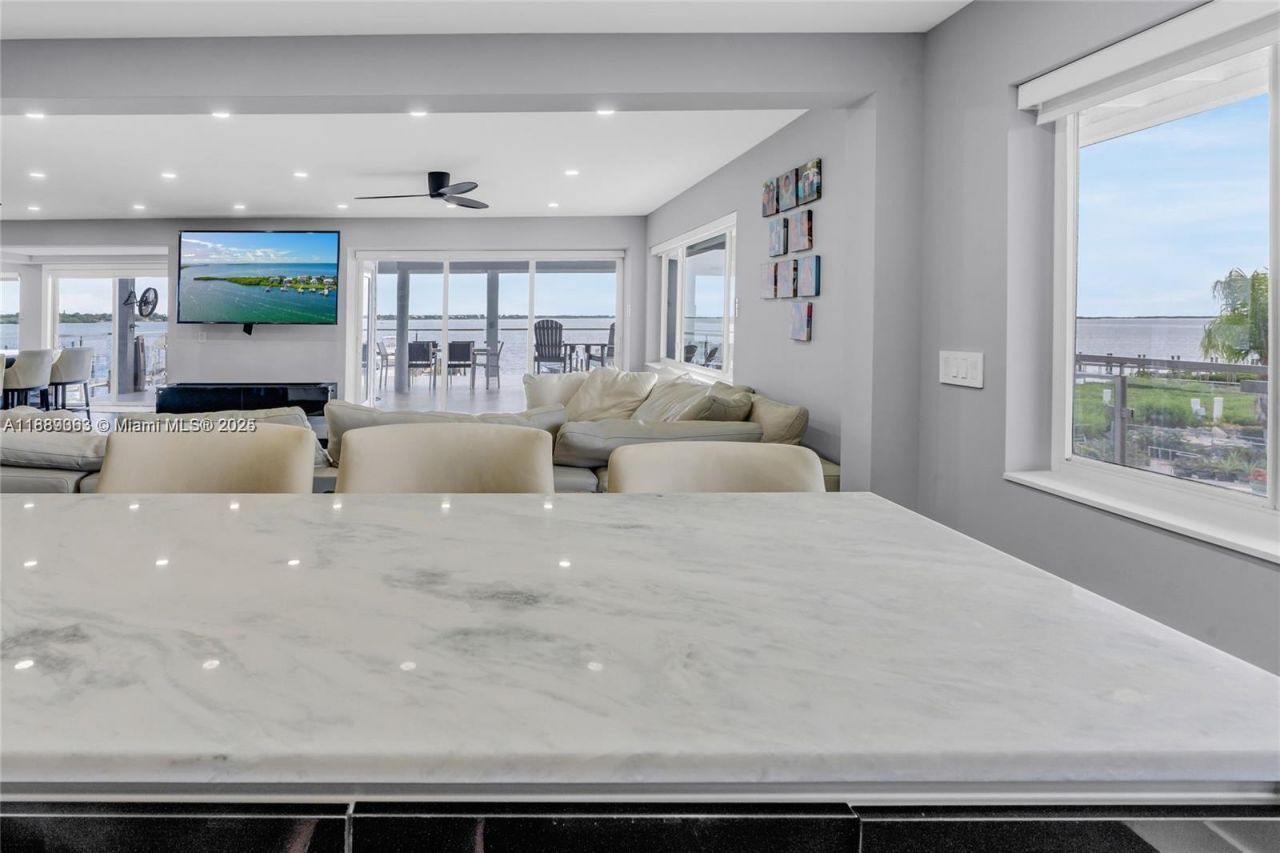 67 N Bounty Ln, Key Largo, FL 33037 Photo