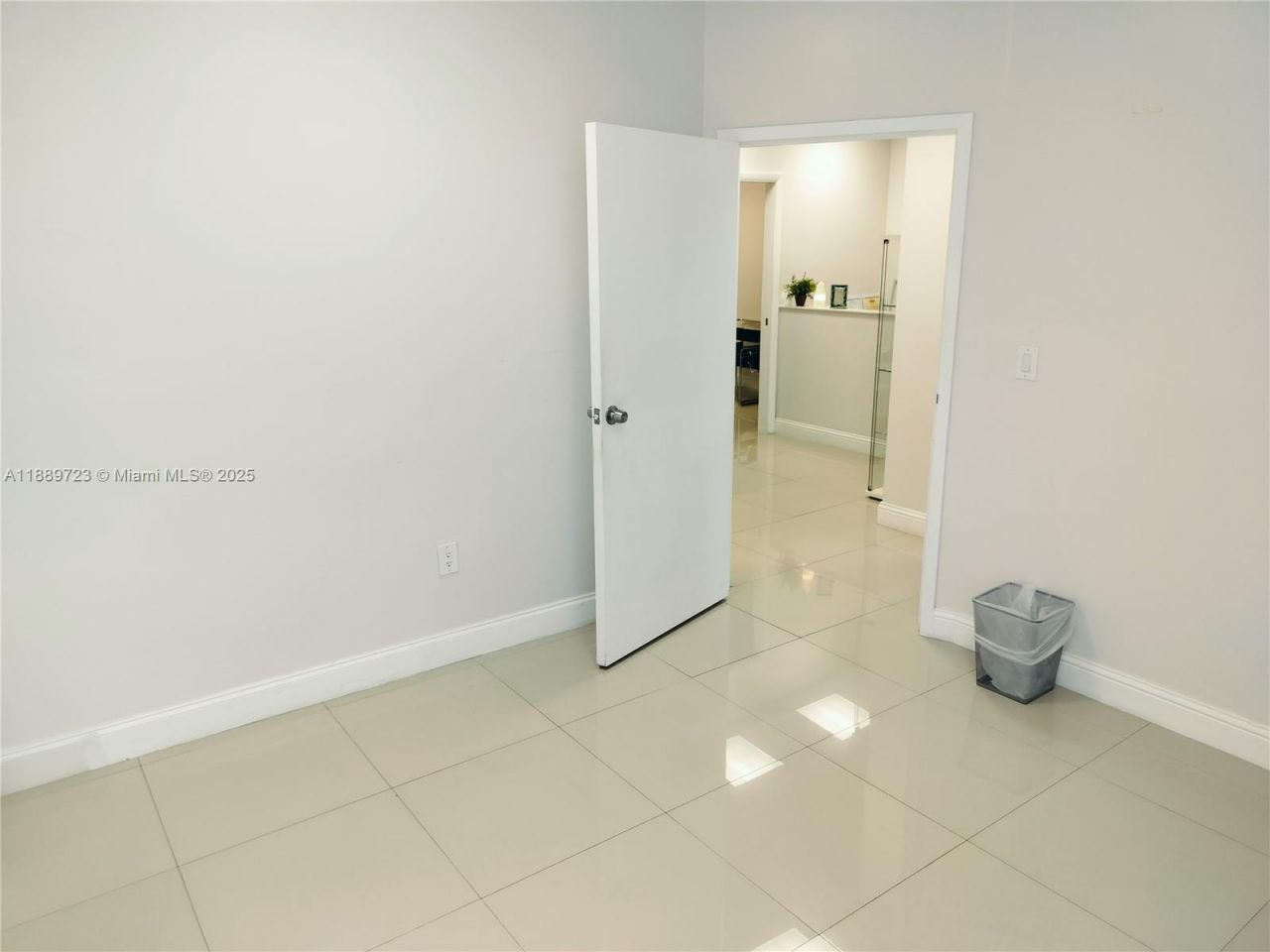 12550 Biscayne Blvd, Unit 605, North Miami, FL 33181 Photo
