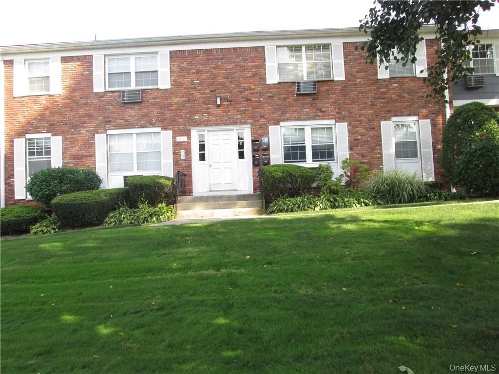 53 Doxbury Lane, Suffern, NY 10901 Main Photo