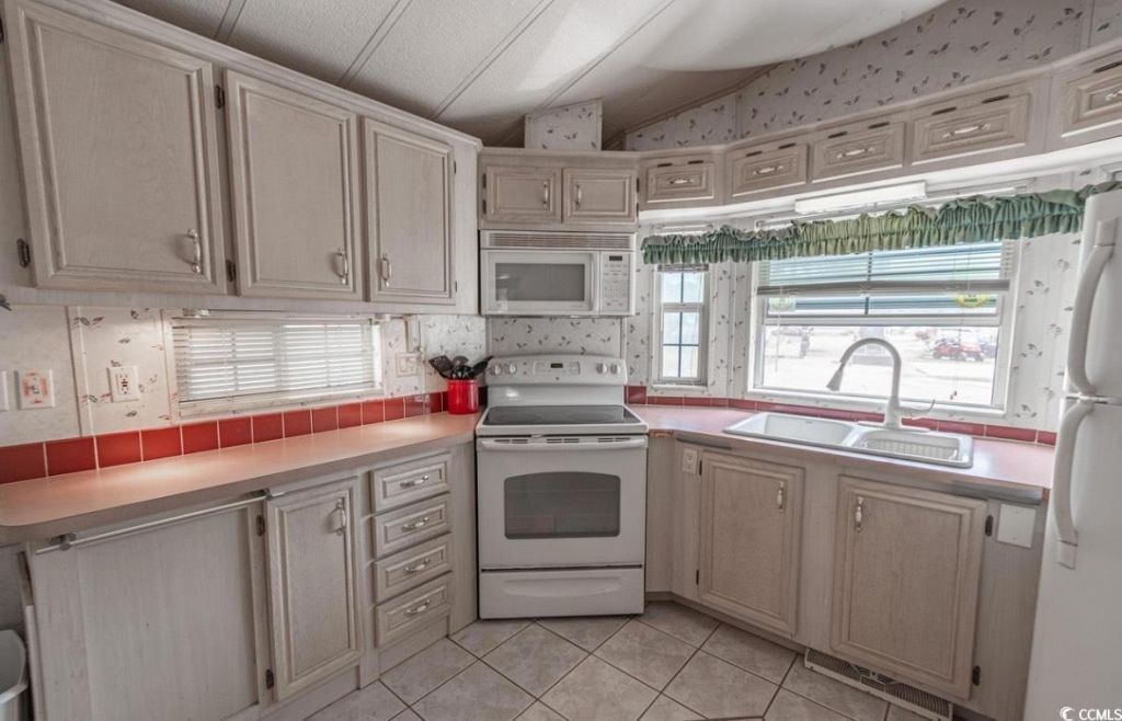 5400 Little River Neck Rd. Photo 6