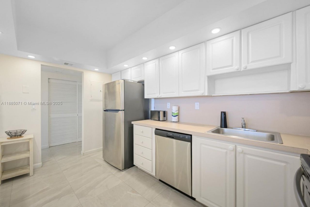 19370 Collins Ave, Unit 1425, Sunny Isles Beach, FL 33160 Photo