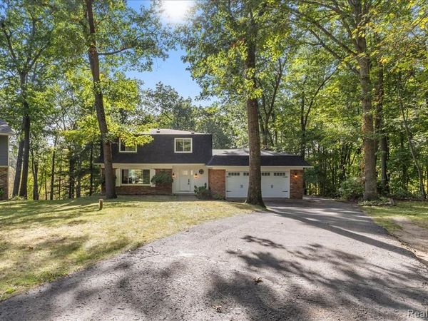 3801 Glen Hills Drive, Hartland Twp, MI 48353