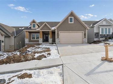 2157 Black Walnut Drive, Liberty, MO 64068