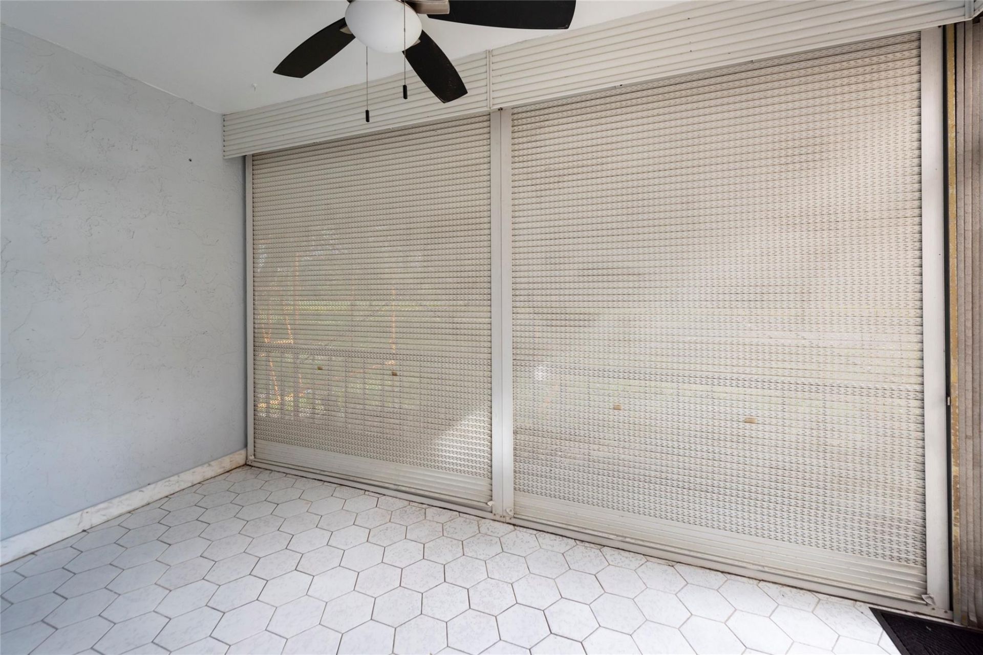 6061 N Falls Circle Drive, Unit 102, Lauderhill, FL 33319 Photo