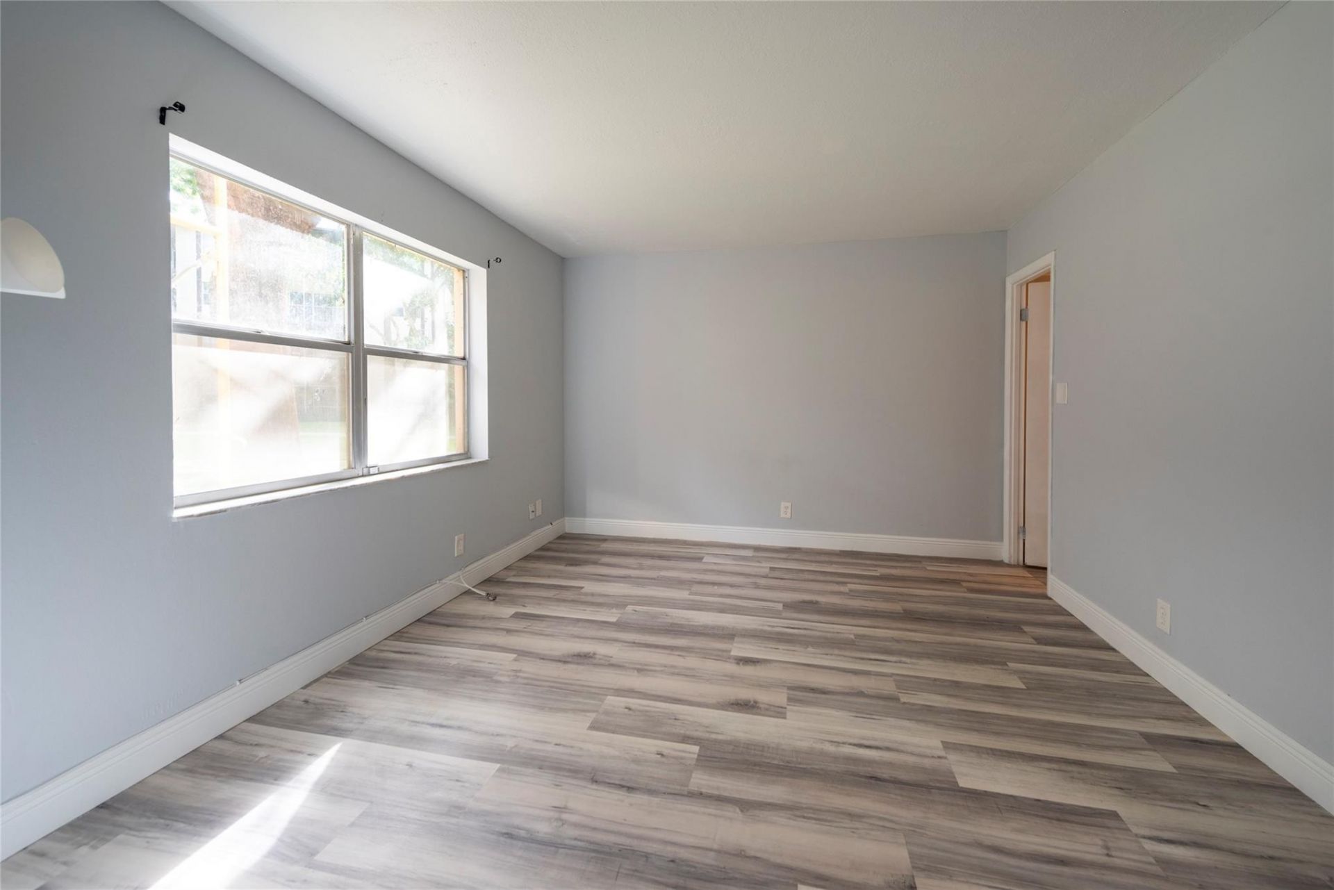 6061 N Falls Circle Drive, Unit 102, Lauderhill, FL 33319 Photo