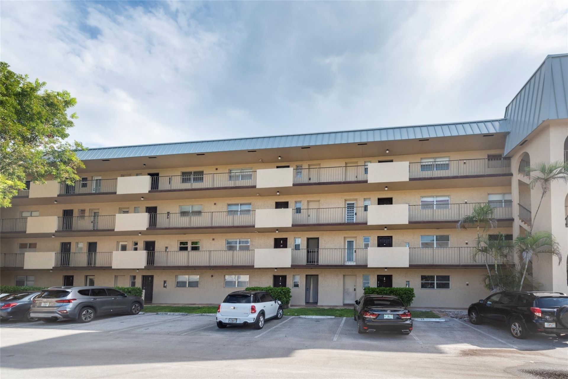 6061 N Falls Circle Drive, Unit 102, Lauderhill, FL 33319 Photo