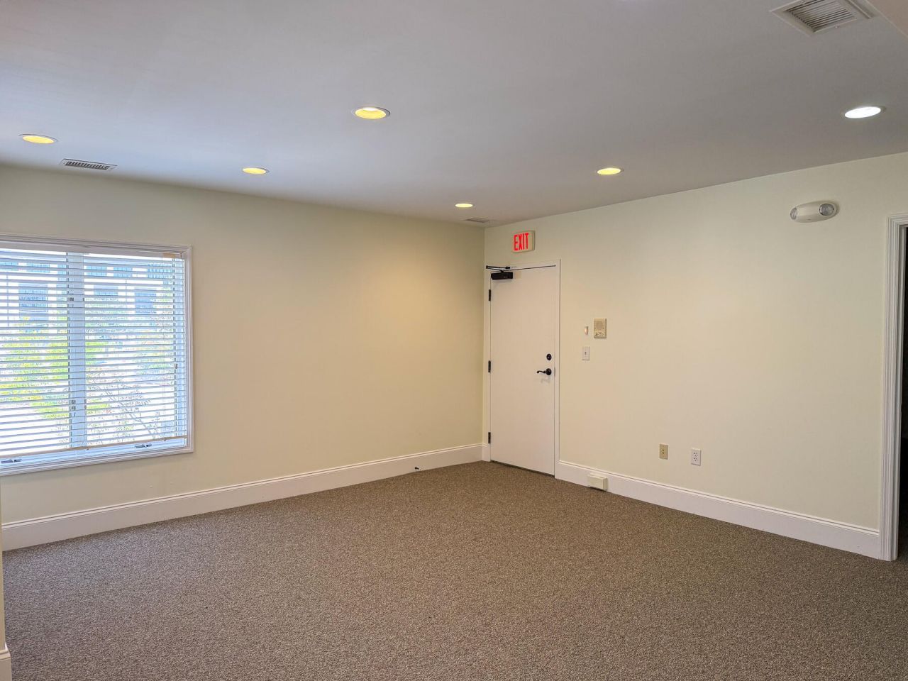 11 Isabella Street Photo 10