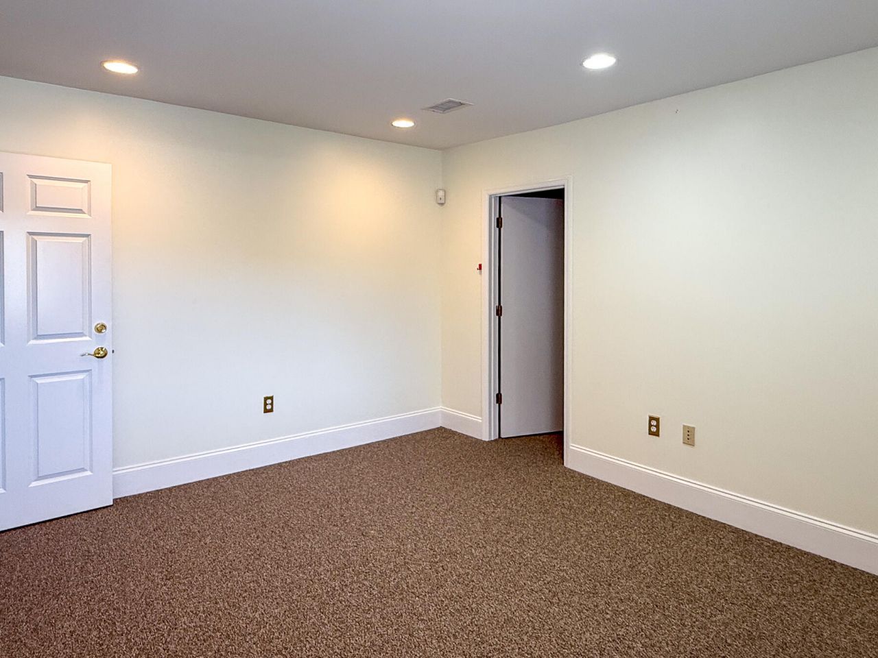 11 Isabella Street Photo 16