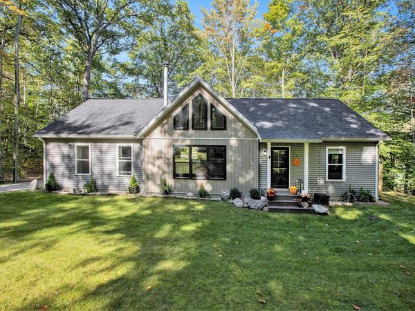 16602 Acorn Ridge Trail, Beulah, MI 49617