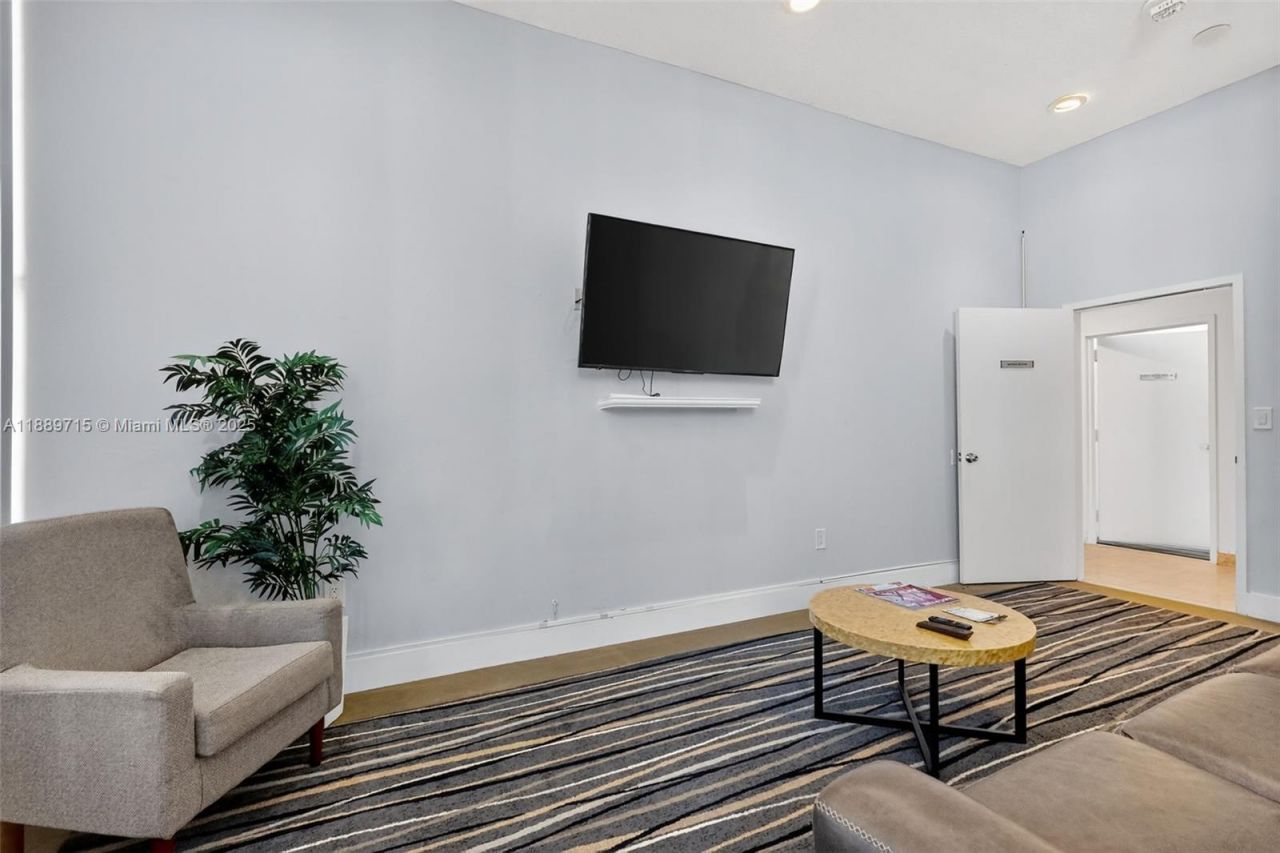 11930 N Bayshore Dr, Unit 1103, North Miami, FL 33181 Photo