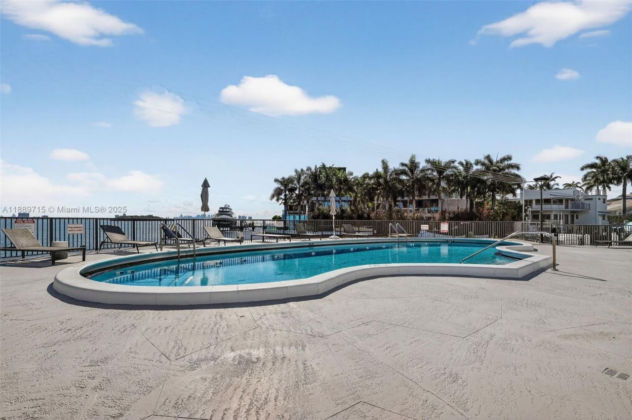 11930 N Bayshore Dr, Unit 1103, North Miami, FL 33181 Photo