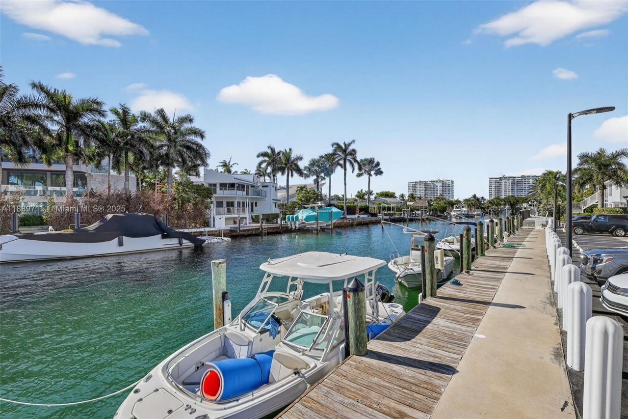 11930 N Bayshore Dr, Unit 1103, North Miami, FL 33181 Photo