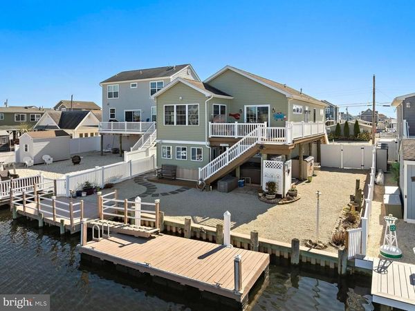 20 W NAVASINK DRIVE, TUCKERTON, NJ 08087
