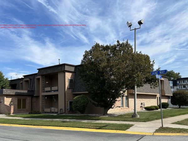 8825 Janeway Court, Unit 1, Munster, IN 46321