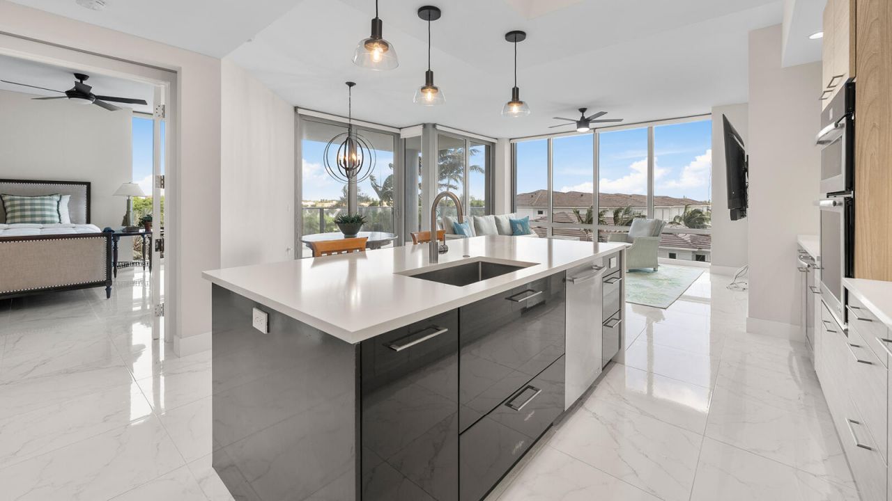 1 Water Club Way, Unit 402, North Palm Beach, FL 33408 Photo