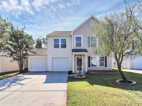 15705 Lakepoint Forest Drive, Charlotte, NC 28278