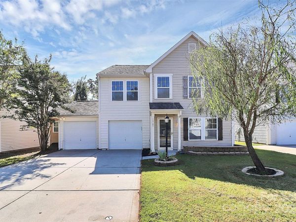 15705 Lakepoint Forest Drive, Charlotte, NC 28278