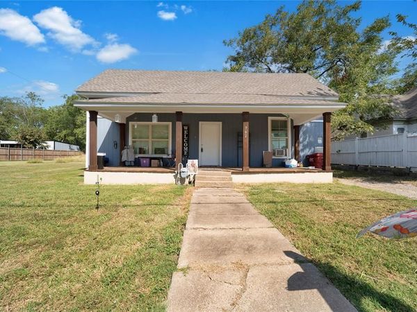 702 W 7th Street, Bonham, TX 75418