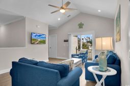 825 Hillside Dr. S photo 4