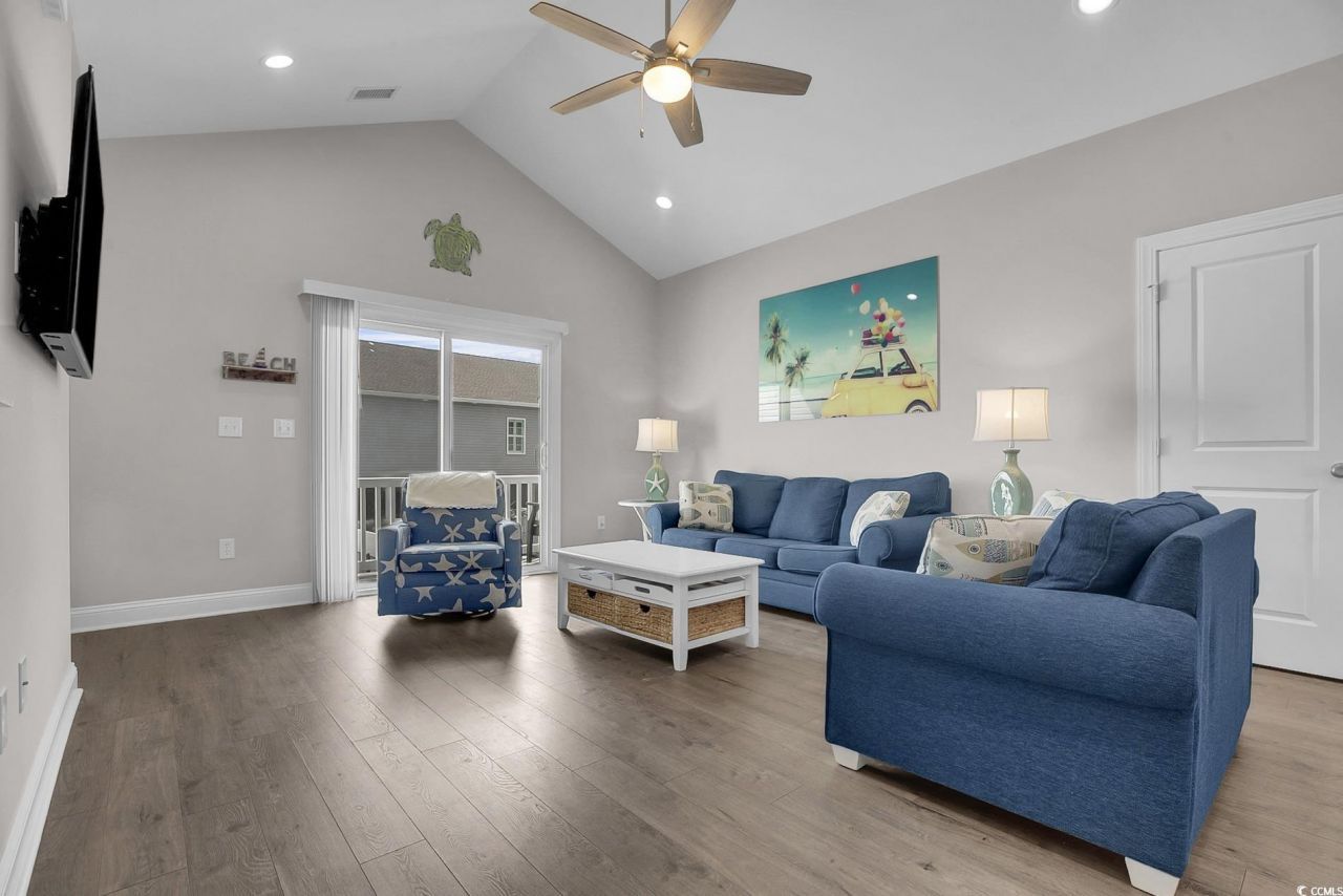 825 Hillside Dr. S Photo 4