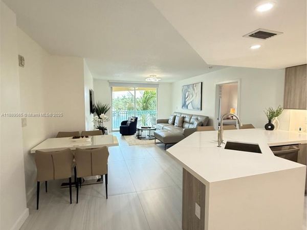 201 Golden Isles Dr, Unit 302, Hallandale Beach, FL 33009