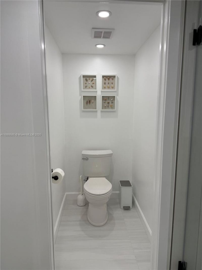 201 Golden Isles Dr, Unit 302, Hallandale Beach, FL 33009 Photo