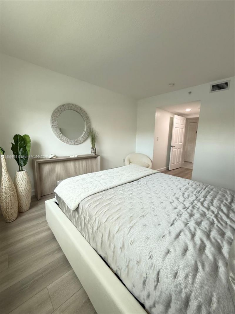 201 Golden Isles Dr, Unit 302, Hallandale Beach, FL 33009 Photo