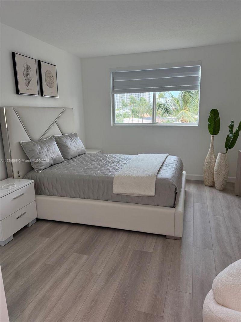 201 Golden Isles Dr, Unit 302, Hallandale Beach, FL 33009 Photo