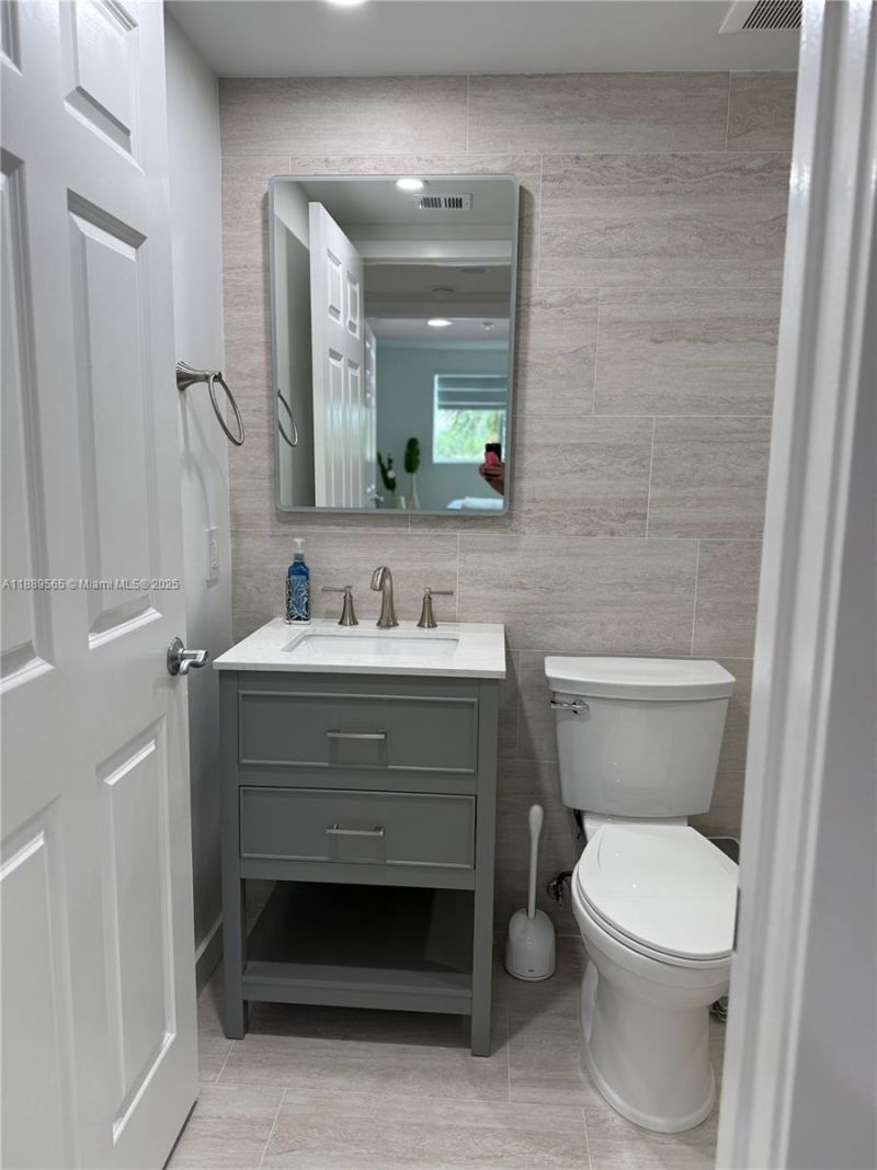 201 Golden Isles Dr, Unit 302, Hallandale Beach, FL 33009 Photo