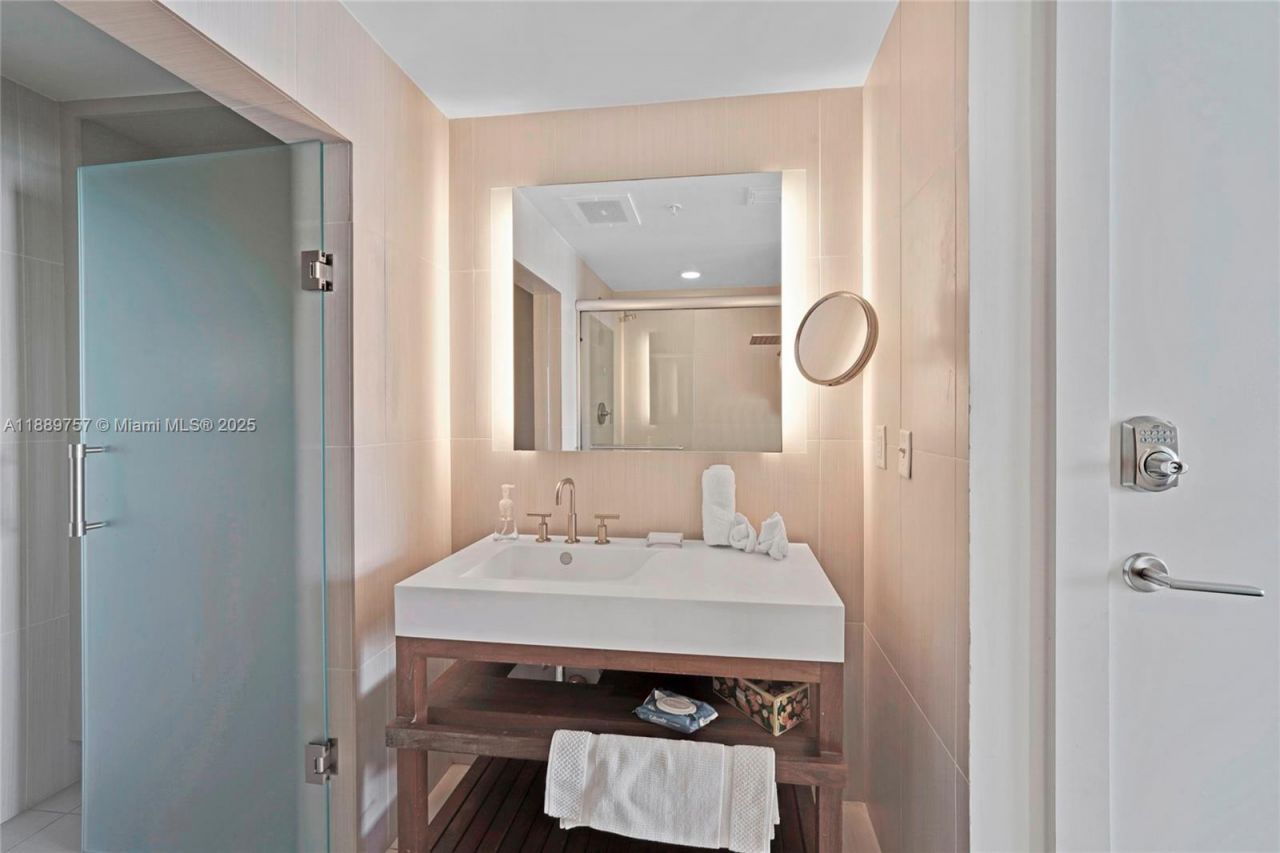 3101 Bayshore Dr, Unit 1704, Fort Lauderdale, FL 33304 Photo