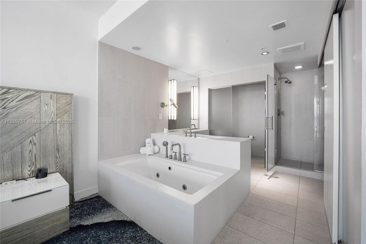 3101 Bayshore Dr, Unit 1704, Fort Lauderdale, FL 33304 Photo