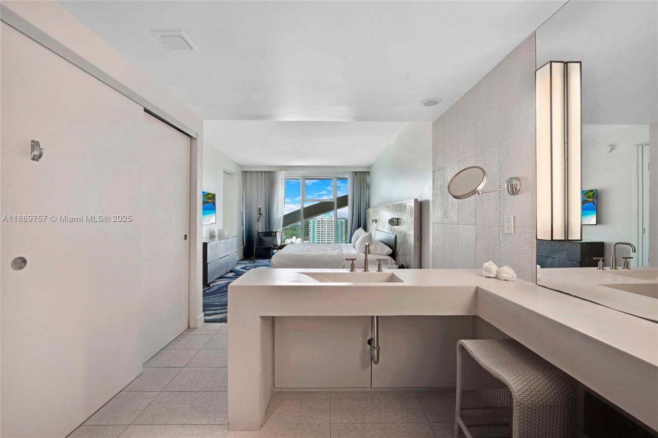 3101 Bayshore Dr, Unit 1704, Fort Lauderdale, FL 33304 Photo