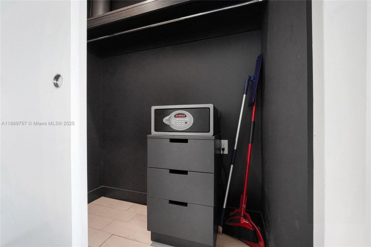 3101 Bayshore Dr, Unit 1704, Fort Lauderdale, FL 33304 Photo