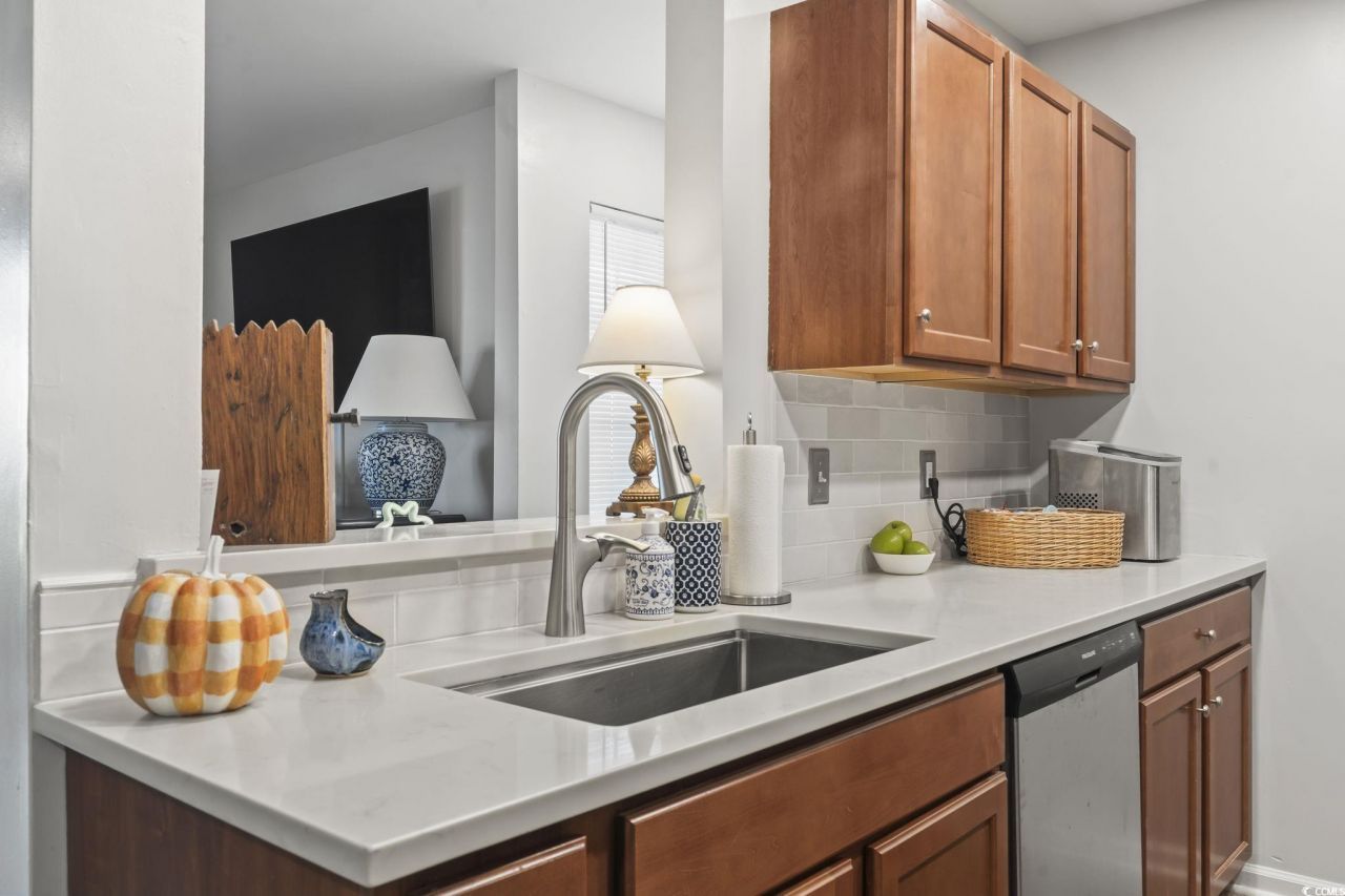 2181 Clearwater Dr. Photo 9